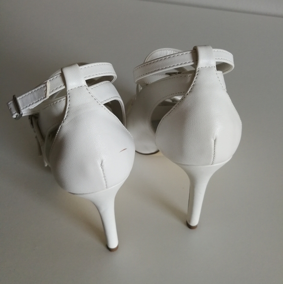 ❤️[3/$35] Tildon Janessa Strappy White Heels - Picture 6 of 12